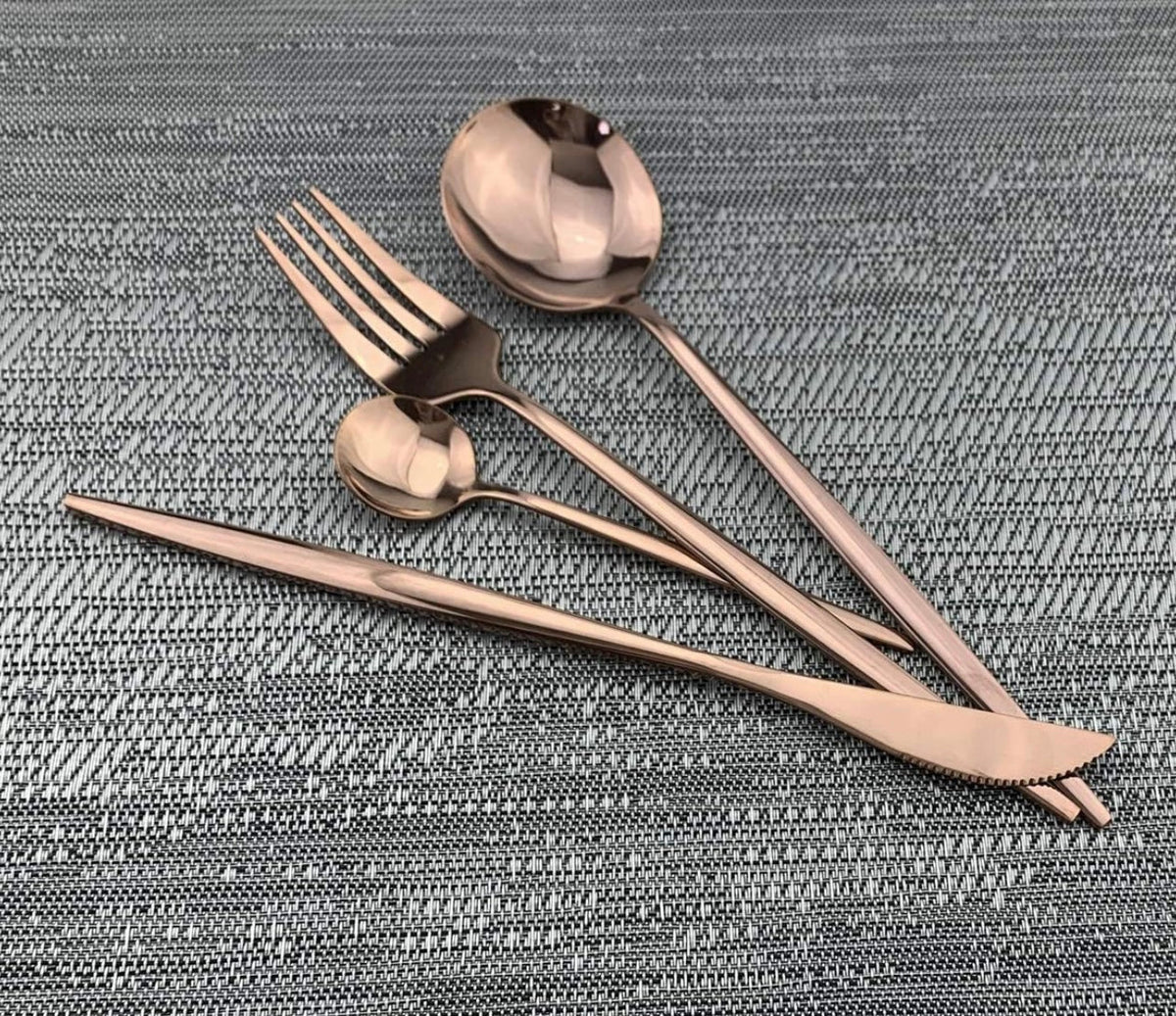 Silverware Set (24 Piece)